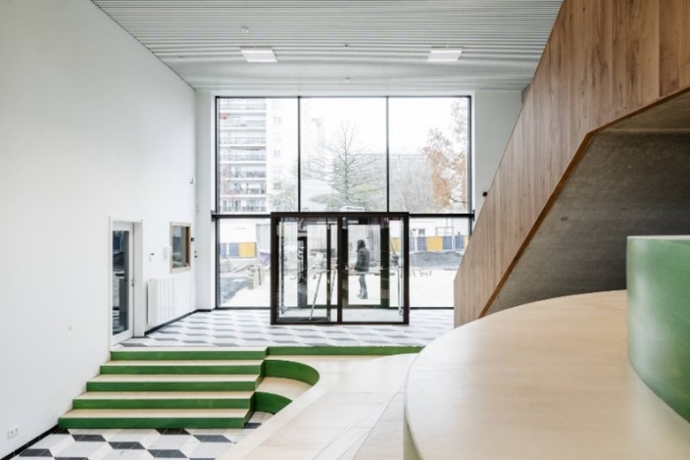 Groene Inkomhal Aller à l'école dans un complexe éducatif économe en énergie à Jette