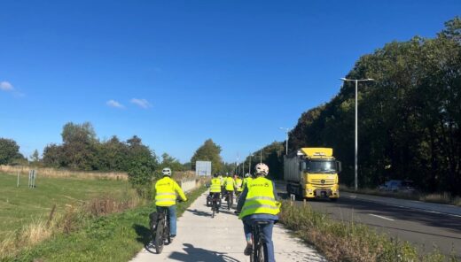 photo of a cyclist with Sweco safety jacket on a bicycle on a separate bike lane