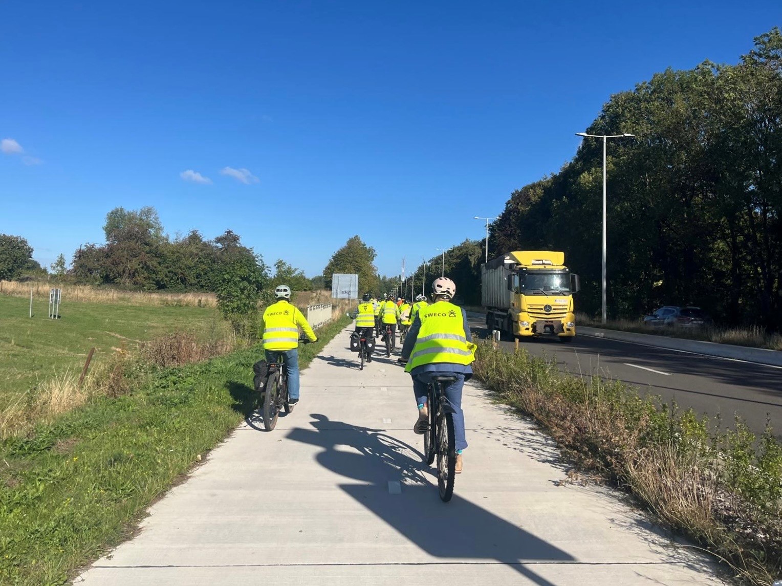 photo of a cyclist with Sweco safety jacket on a bicycle on a separate bike lane