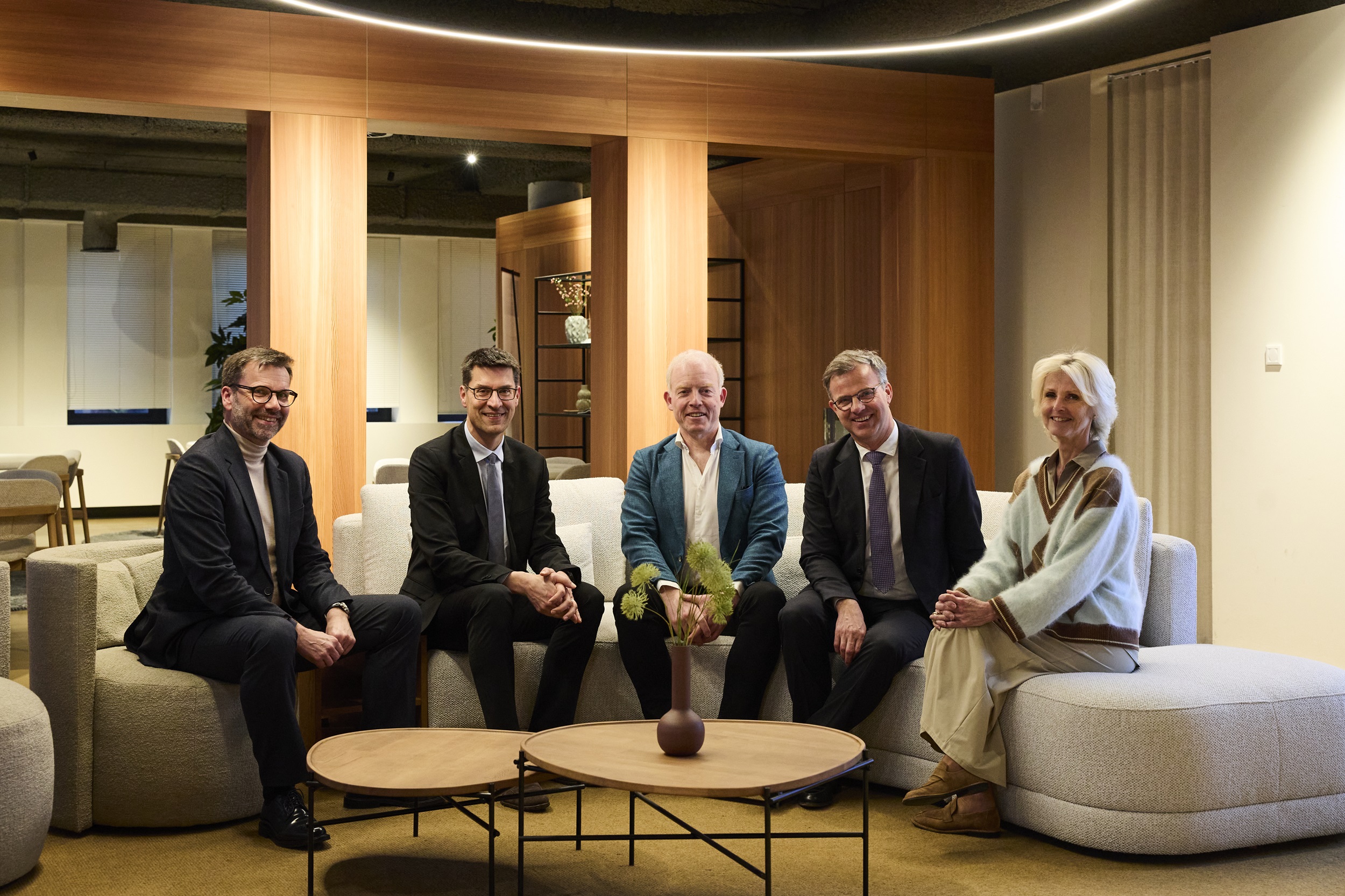 photo of Frederik Jacobs and Jorden Goossenaerts from CONIX RDBM Architects and Erwin Malcorps, Renaud Chevalier, and Vicky De Bollen from Sweco after signing the acquisition agreement