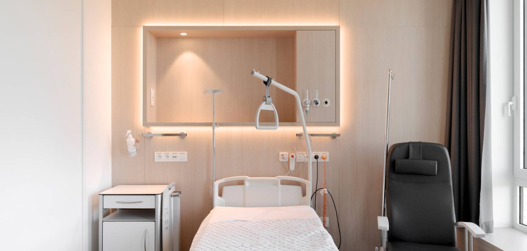Interior photo of a patient's room in the Grand Hopital de Charleroi