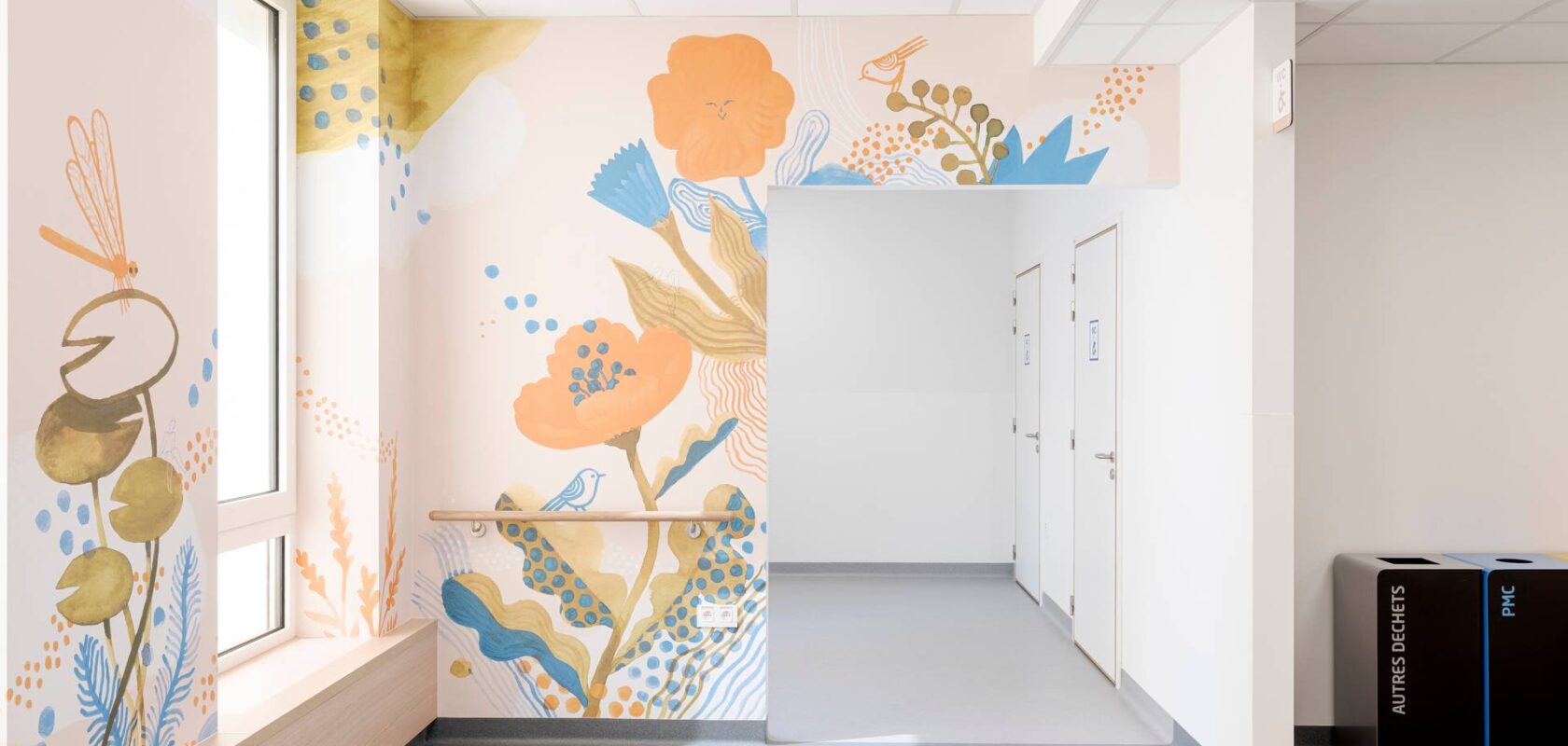 interior photo of a waiting area of the Grand Hopital de Charleroi with flower mural