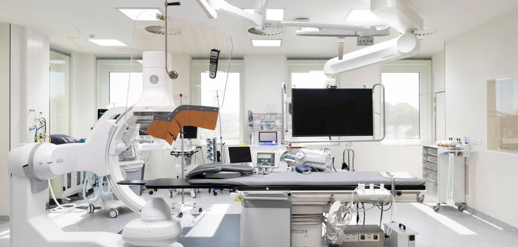 interior photo of a hybrid operating theatre in the new Grand Hopital de Charleroi hospital