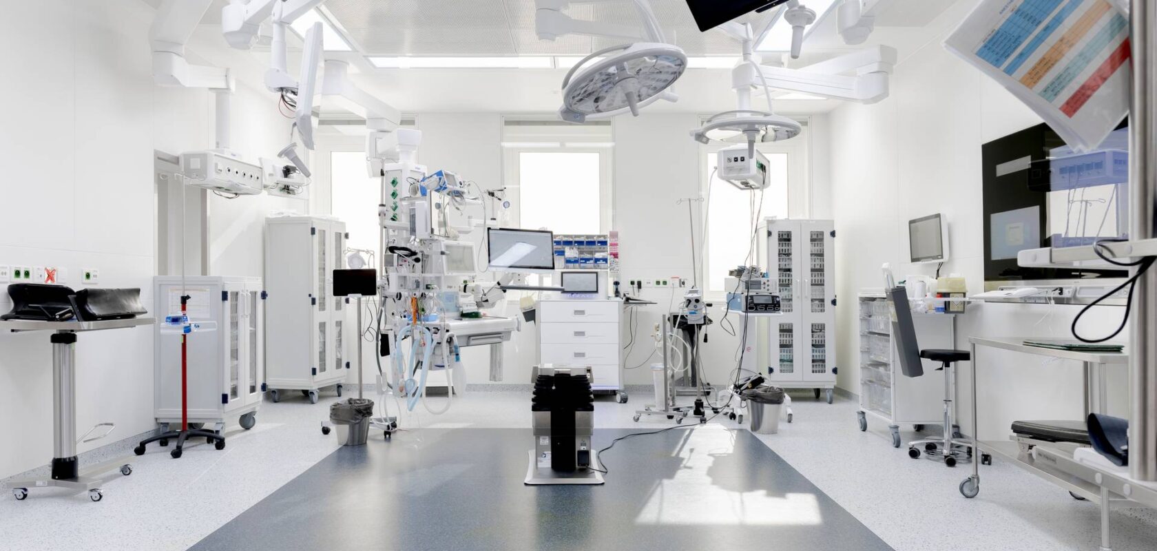 photo of an operating room of the Grand Hopital de Charleroi