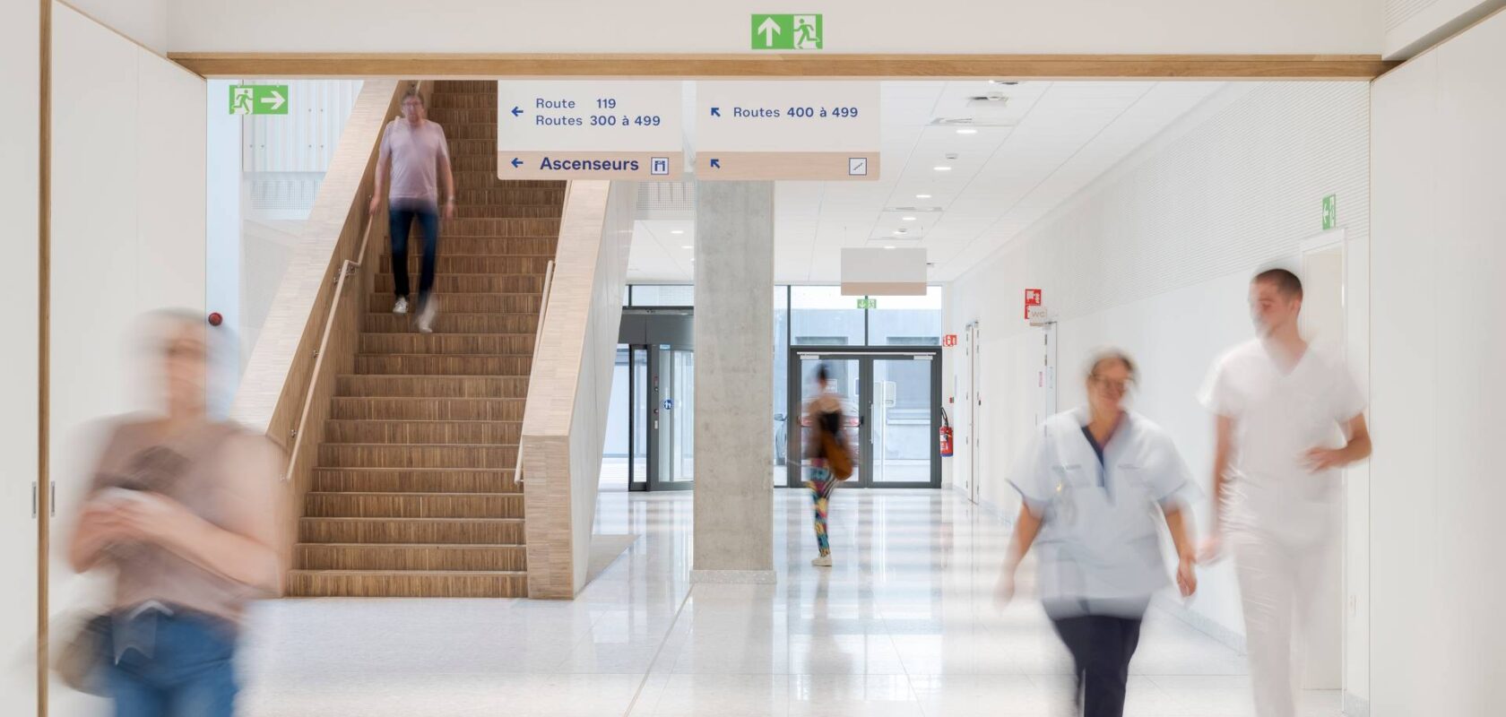 interior photo of a hallway with abundant daylight in the new Grand Hopital de Charleroi hospital