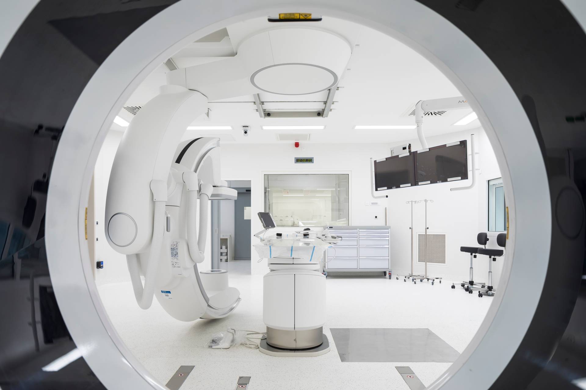 photo of an operating theatre seen through a mobile scanner, in BAUReaLS