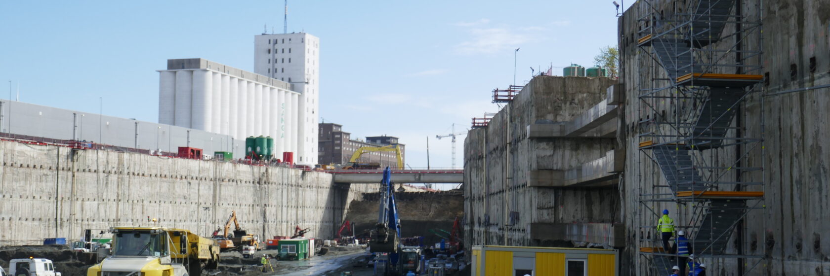 photo of part of the construction site of Oosterweel, excavation with deep walls