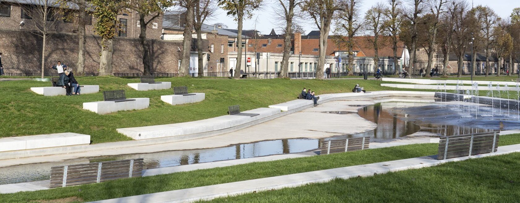 photo of the urban public space De Motten in Tongeren, with water as a crucial element.