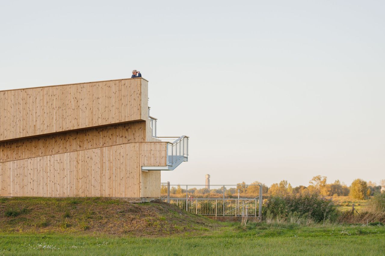Uitkijkpunt De Blankaart in Diksmuide: toegankelijk ontwerp versterkt natuurbeleving en waterveiligheid