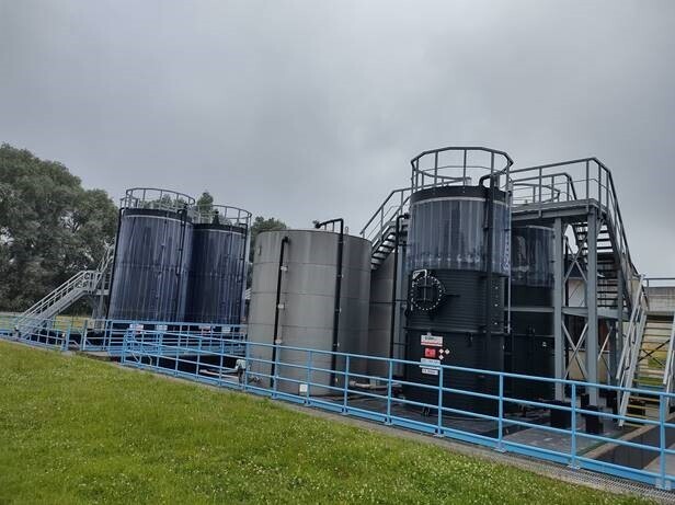 PC De Gavers, nieuwe zwarte opslagtanks (met spatlappen) en veilige toegang